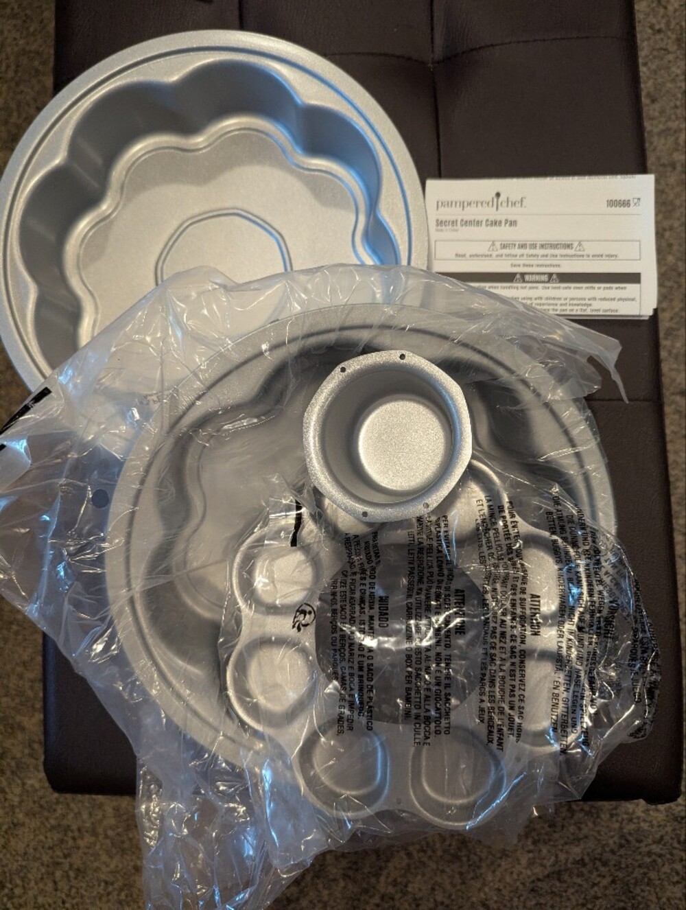 Pampered Chef Silver Secret Center Cake Pan Set
